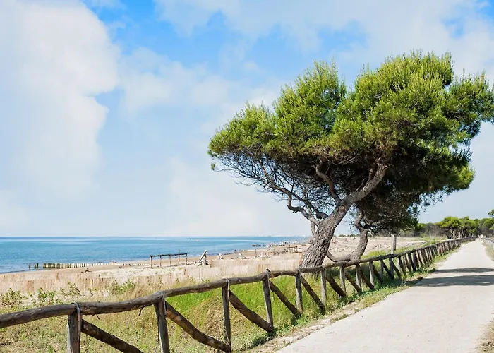 Villa Terraced With Outdoor Fireplace